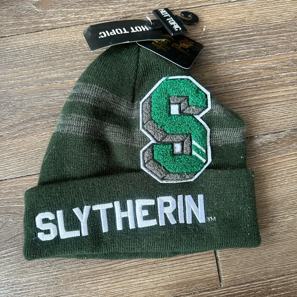 NWT Slytherin Harry Potter Beanies - Picture 2 of 3
